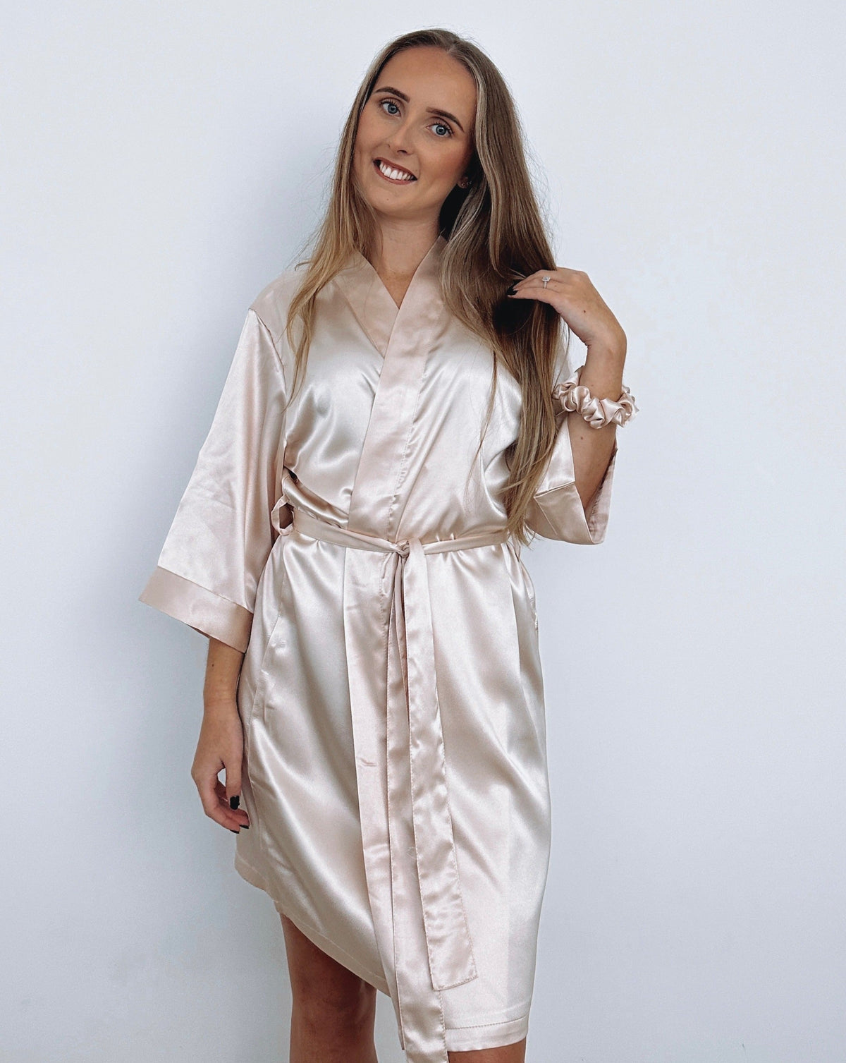 Pink Bride Robe Personalised Satin Robes- Pink Champagne – AMAE BRIDAL